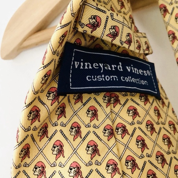 Vineyard Vines Custom Collection Men’s Tie Yellow Golf 100% Silk Made in USA - Picture 3 of 7